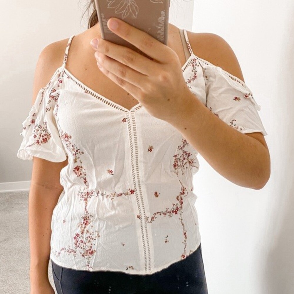 Current Air Top Stitch Fix Nelli Ruffle Blouse Cold Shoulder White Red Floral